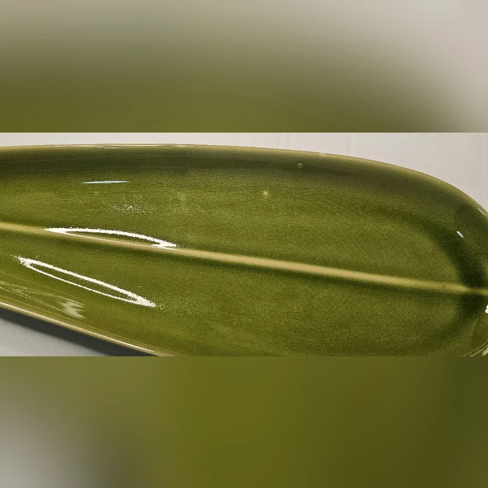 [PIER 1] (2) Vintage Olive/Charcuterie Serving Dishes 🍃🌶 Leaf/Chili Shape